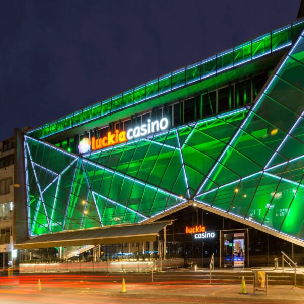 inusual-interiorismo-barcelona-luckia-casino-82t-barra-bar-slots